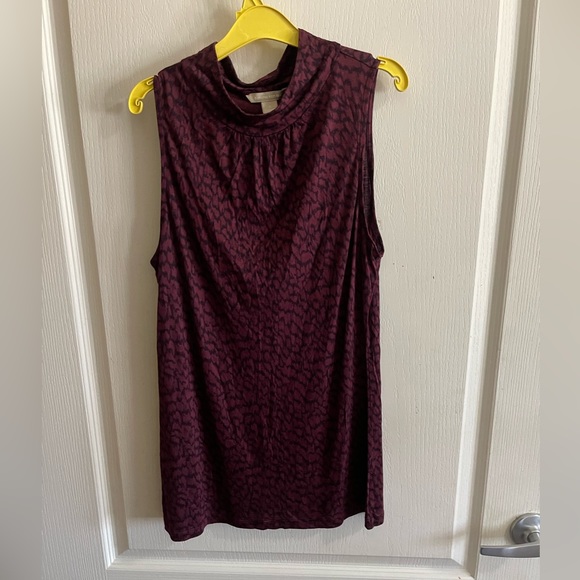 Like new Banana Republic size small tank. Navy & maroon leopard print. 28” long - Picture 1 of 8